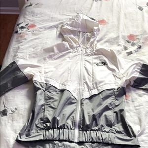 Nike women’s windbreaker